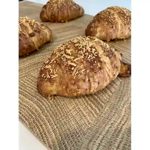 Croissant Relleno de Quesos