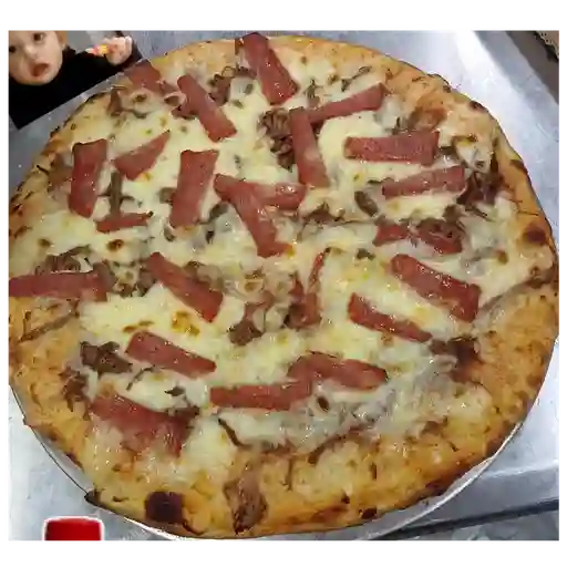 Pizza grande de carnes