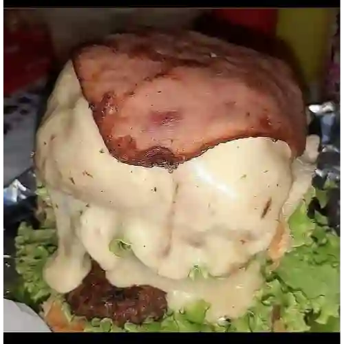 Hamburguesa de Res + Papas Fritas