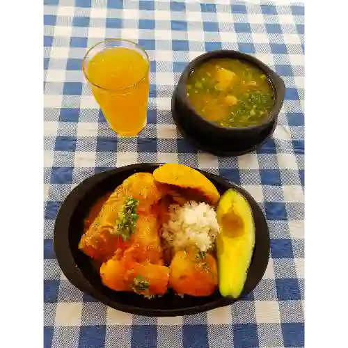 Domingo Sancocho de Gallina Pollo Campes