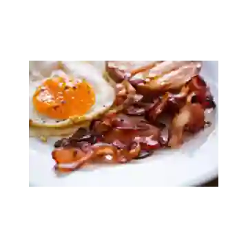 Huevos con Tocineta