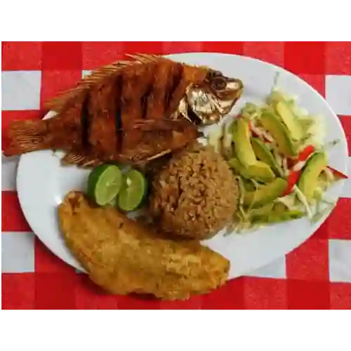 Ejecutivo con Mojarra