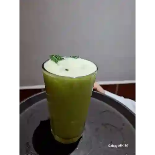 Limonada de Piña y Yerbabuena