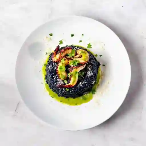 Risotto Con Tinta De Calamar Y Pulpo A La Parrilla