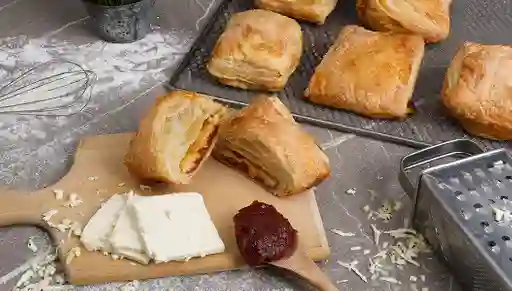 Pastel de Guayaba Queso