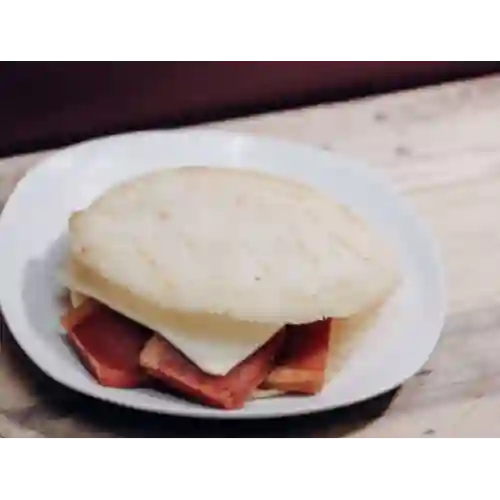Arepa con Bocadillo y Queso