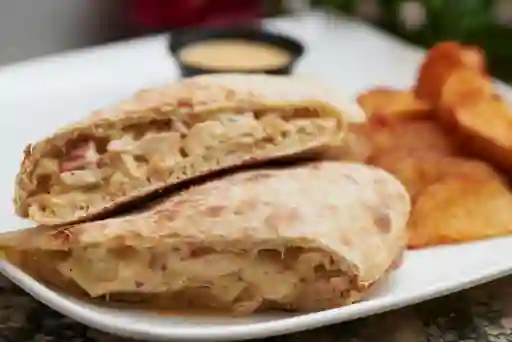 Sándwich Chick Cheese con Papas