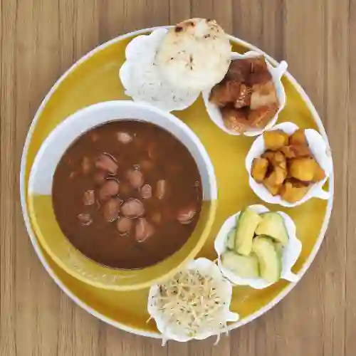 Frijoles Rancheros + Bebida