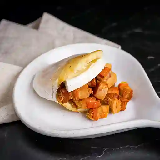 Arepa con Tocino Chicharrón