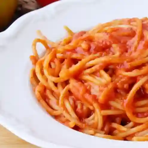 Bandeja con pasta y sopa del día