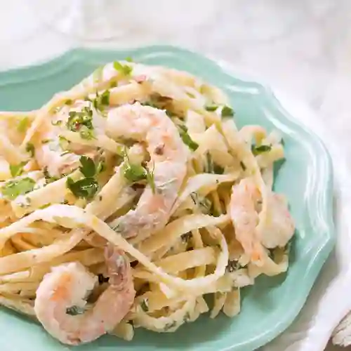 Pasta Alfredo con Camarón