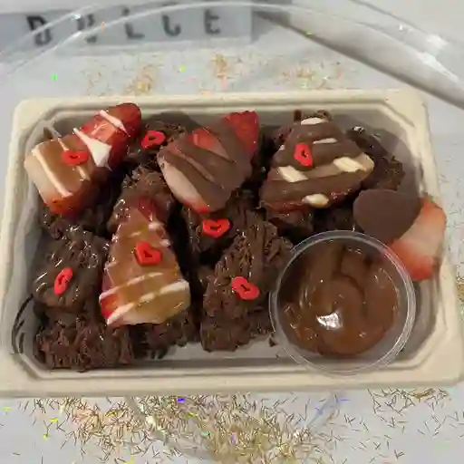 Bocaditos de brownie con fresa