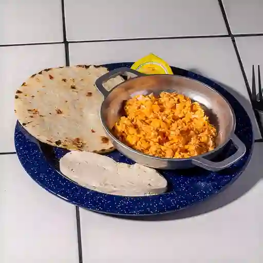 Huevos con Hogao , Arepa y Quesito
