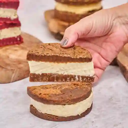 Torta helada de brownie melcochudo