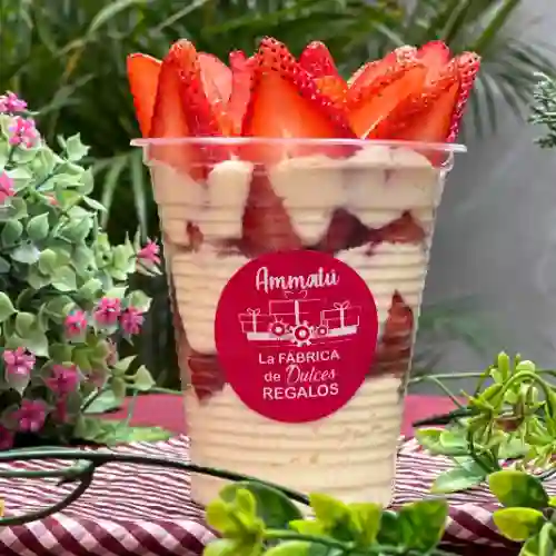 Giga Fresas con Crema 14 Oz