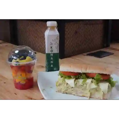 Sandwich + Picada Fruta + Kohana