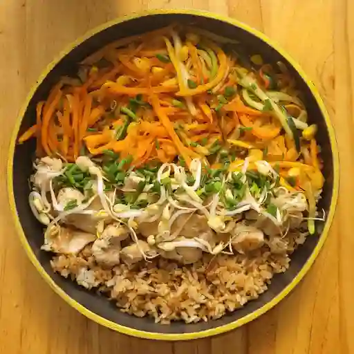 Wok pollo para 2 + 2 gyozas + bebidas