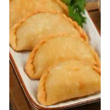 Empanada de Pollo con Maíz y Queso