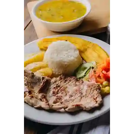 Almuerzo con Cerdo a la Plancha