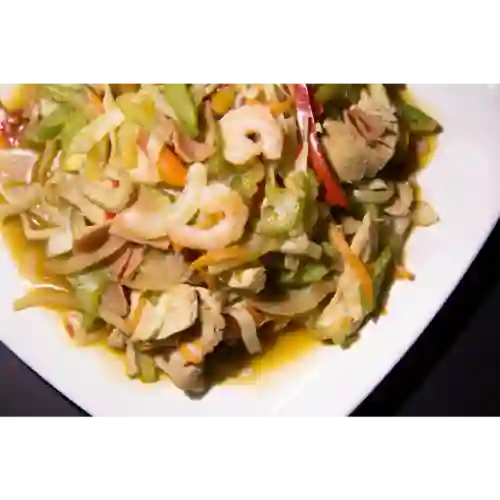 Chop Suey Pollo y Camarón