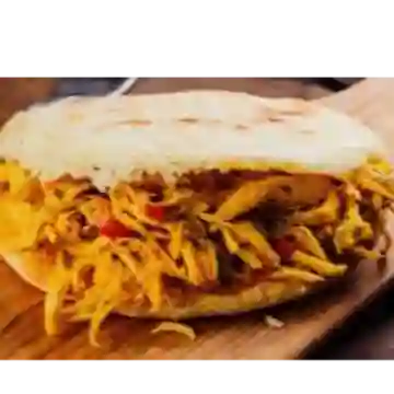 Arepa con Pollo Desmechado