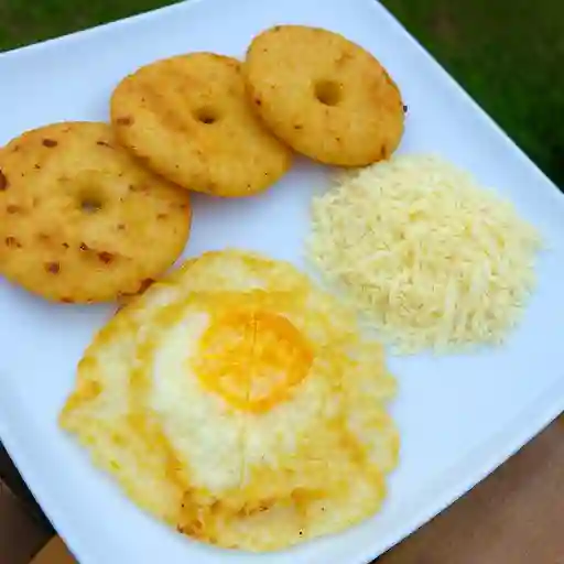 Arepa de harina (anís) con huevo