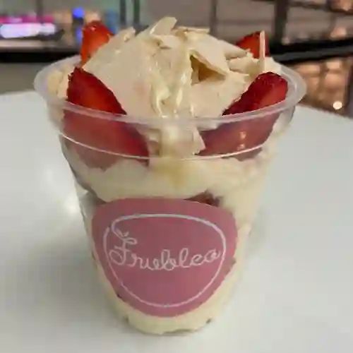 Fresas con Crema y Oblea