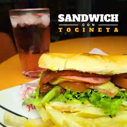 Sandwich Tocineta+papas+gaseosa250ml
