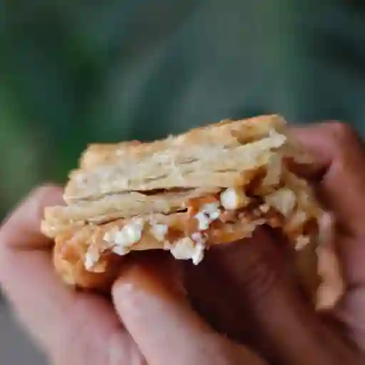 Pastelillo Arequipe con Queso