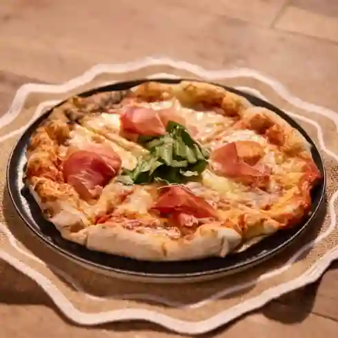 Pizza parmozarella con prosciutto