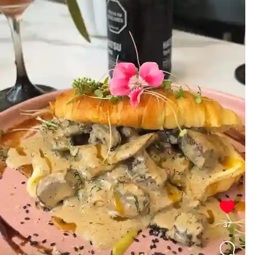 Croissant Strogonoff