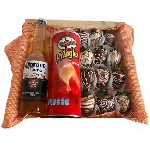 Caja Fresas Cerveza y Pringles