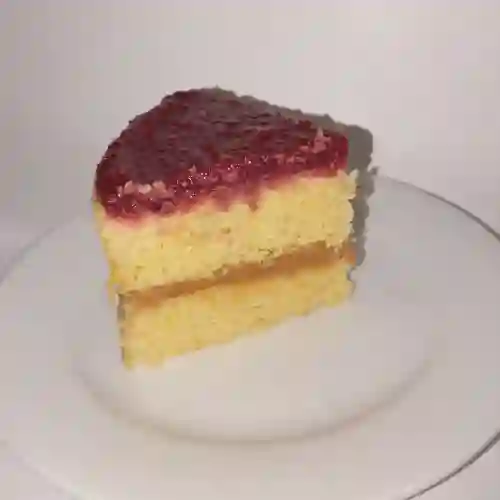 Porcion Torta Maria Luisa de Frutos Rojo