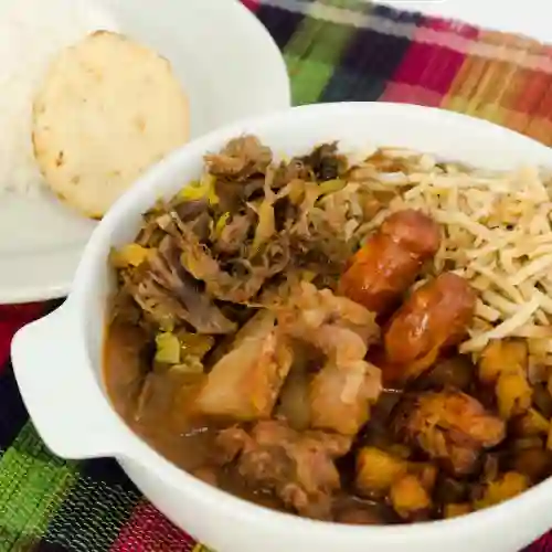 Cazuela de Fríjoles Paisa