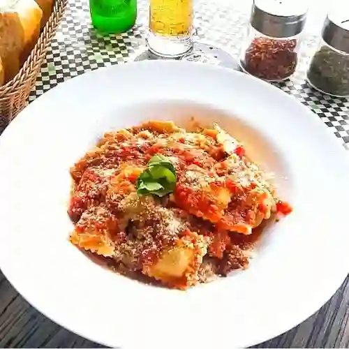 Raviolis en Salsa Napolitana