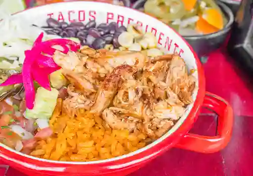 Bowl de Pollo Salsa Chiles