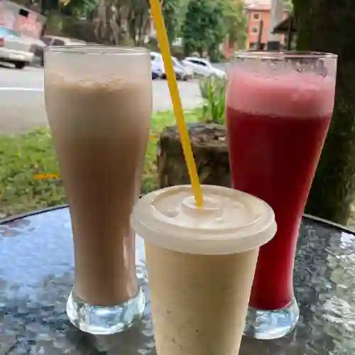 Jugo de Fresa en Leche