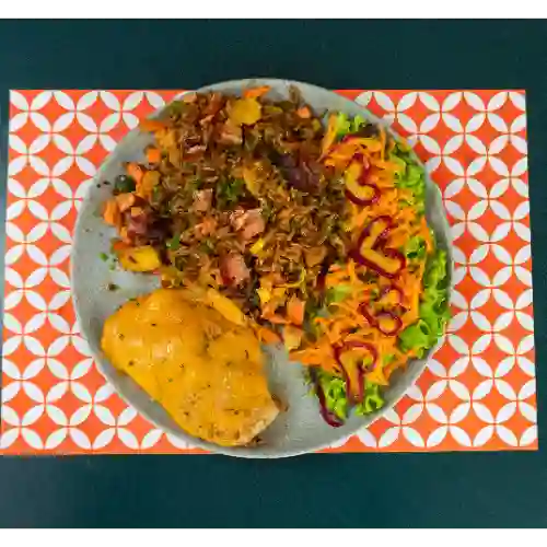 Pechuga a la Plancha con Arroz Chaufa