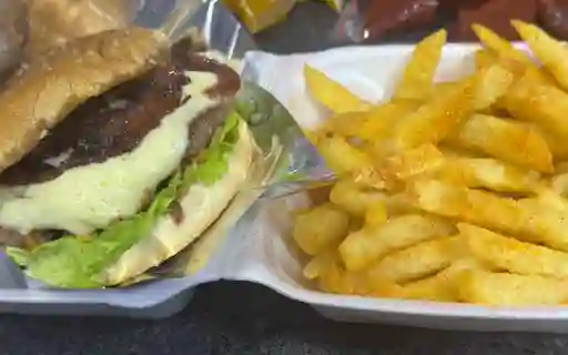 2 Hamburguesas Con Papas + 2 Gaseosas Mini