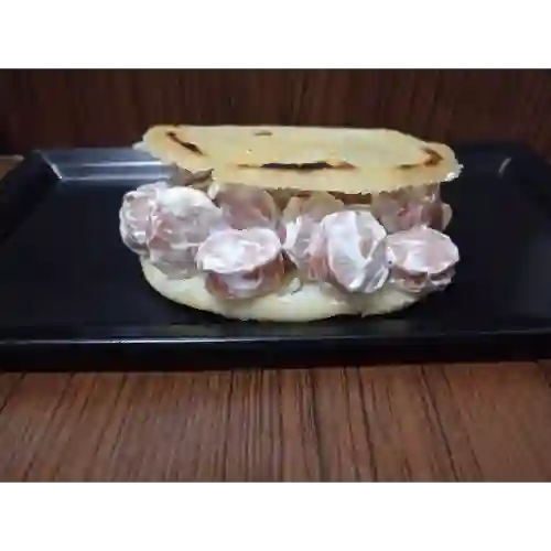 Arepa con Salchicha