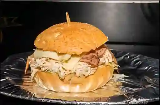 Hamburguesa Carne y Pollo Desmenuzado