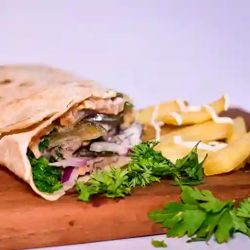 Shawuarma de carne con papas francesas