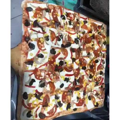 Pizza Completa Cuadrada 40x40cm - Combo