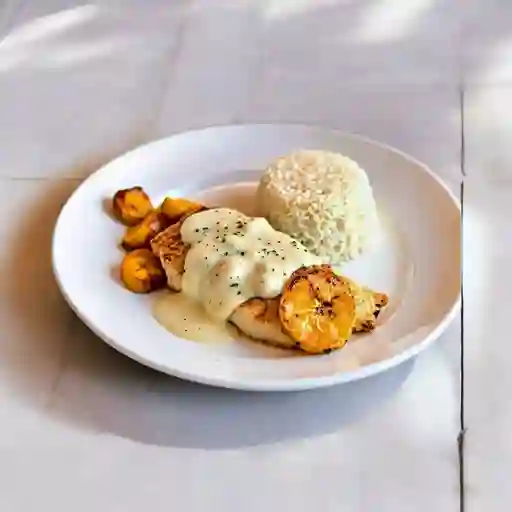 Pesca Del Dia En Salsa De Coco
