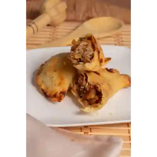 Emparepa Mixta de Carne con Chicharrón
