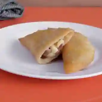 Empanada de Tocineta con Queso