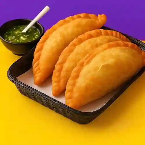 Empanada Mixta, Pollo, Arroz y Carne