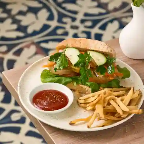 Sándwich de Vegetales Asados y Berenjena