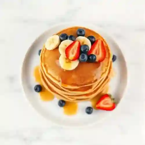 Pancakes de Proteína con Banano y Fresas