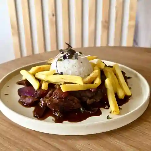 Lomo saltado